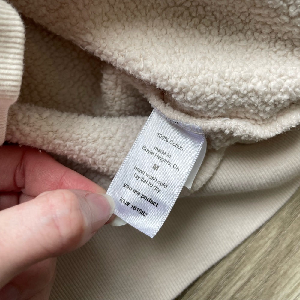 Perfectwhitetee Women’s Cream Zip-up Hoodie Sz M EUC 100% Cotton - Picture 8 of 8